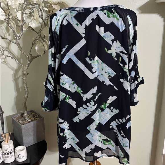 Calvin Klein Abstract Black and White Blouse - Picture 4 of 4